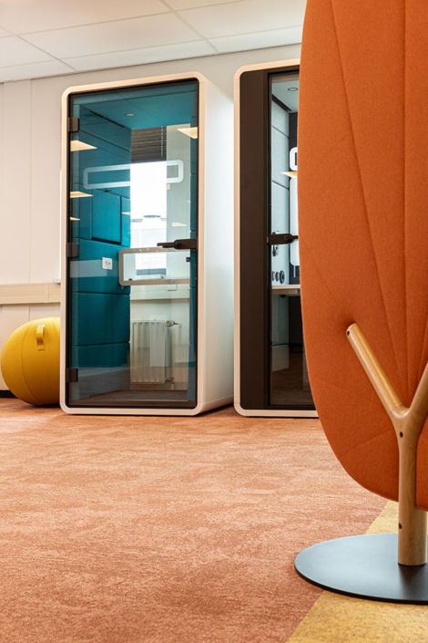 hushoffice-mikomax-hushphone-tree-akoestiek-akoestische-belcel-werkruimte-werkplek-project-projectfoto